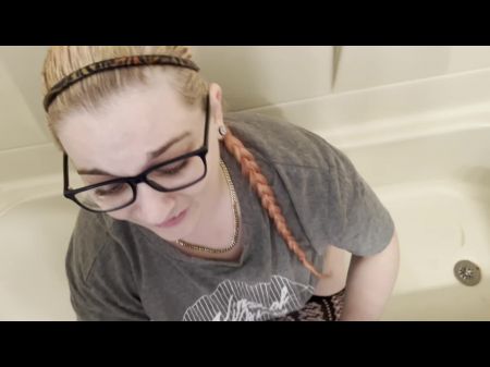 girls peeing while tribbing