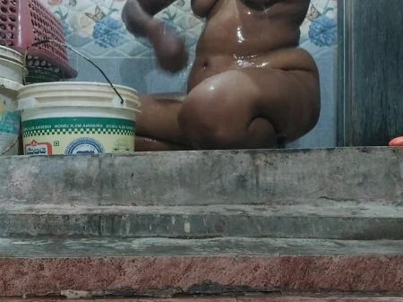 aunty_bathing_video_hd